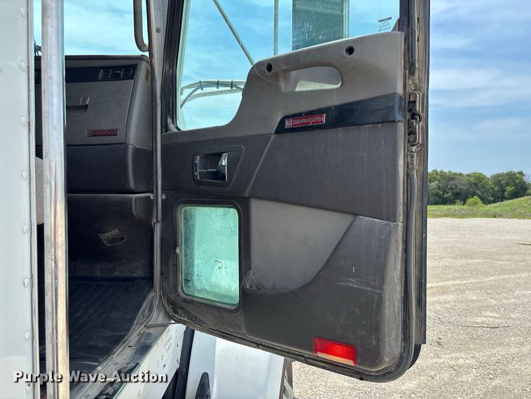 image for item DZ4604 2012 Kenworth T800 semi truck