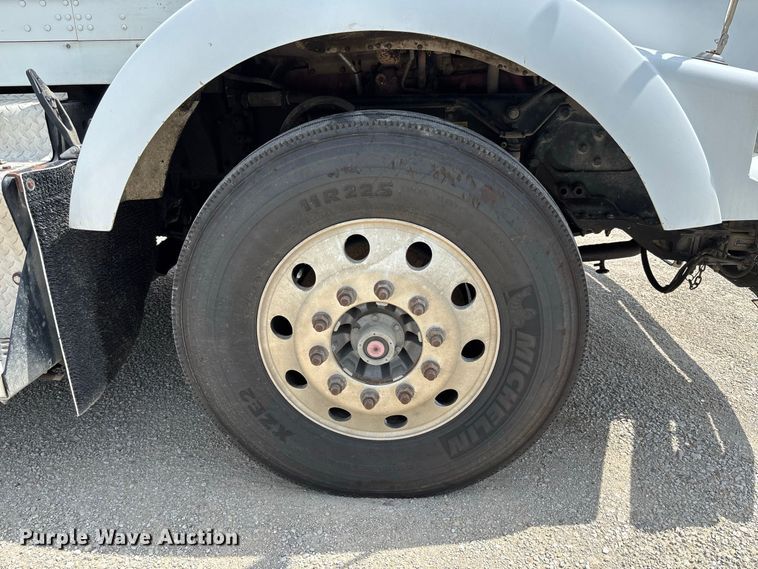 image for item DZ4604 2012 Kenworth T800 semi truck