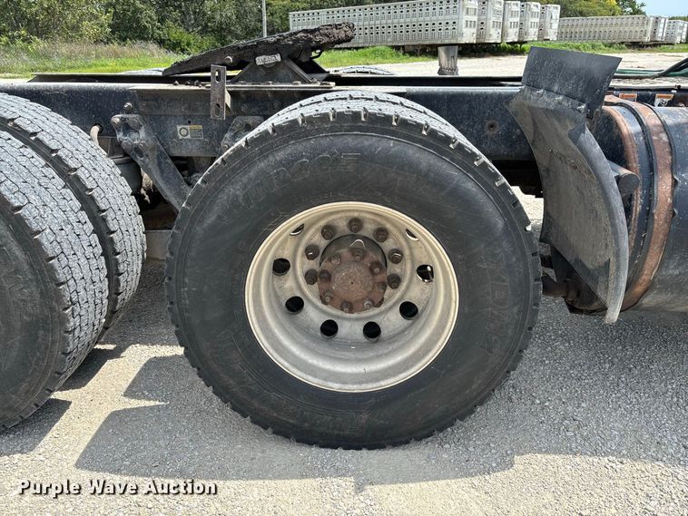image for item DZ4604 2012 Kenworth T800 semi truck