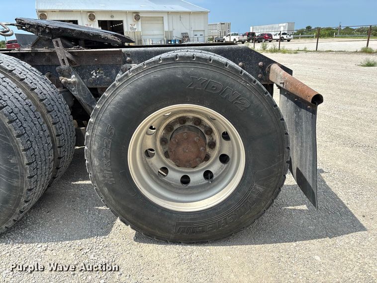 image for item DZ4604 2012 Kenworth T800 semi truck