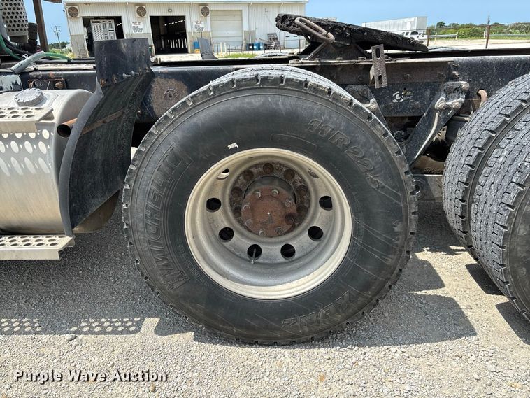image for item DZ4604 2012 Kenworth T800 semi truck