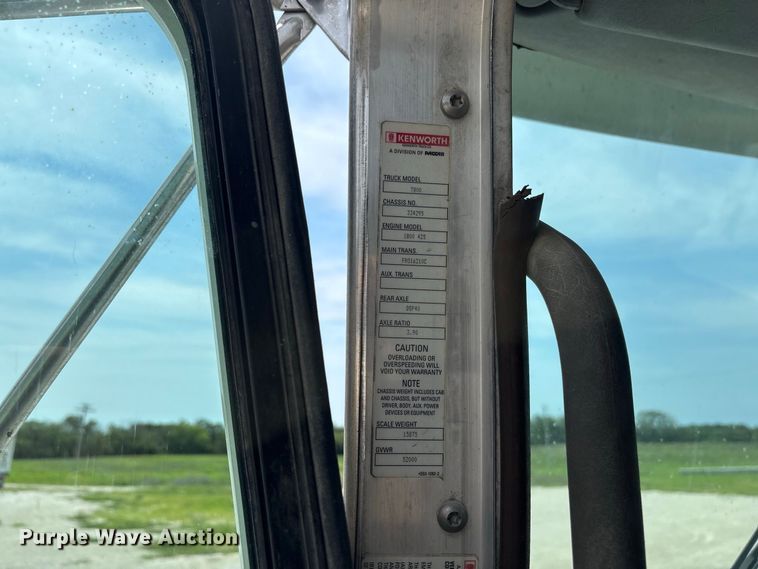 image for item DZ4604 2012 Kenworth T800 semi truck