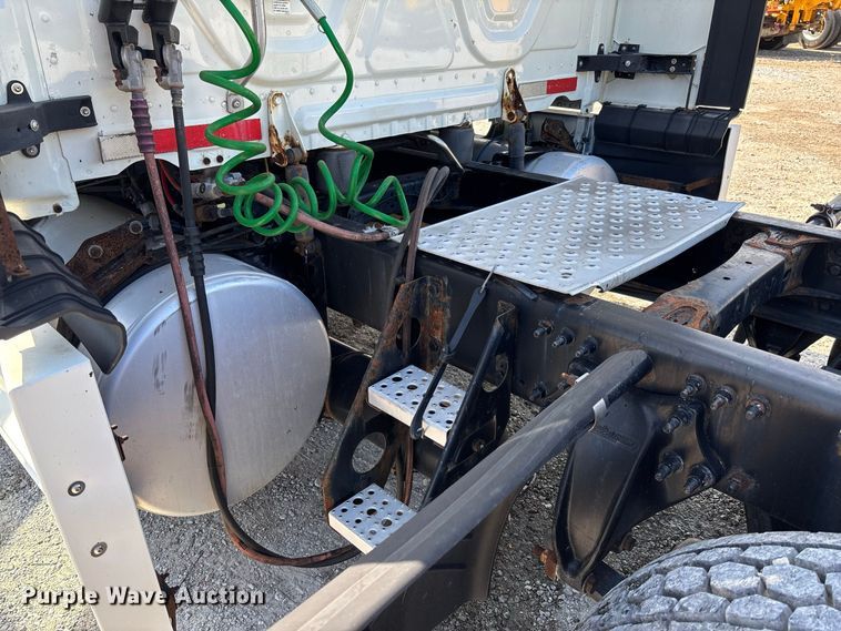 image for item DZ4620 2015 Freightliner Cascadia semi truck