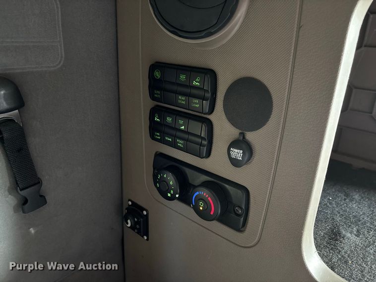 image for item DZ4620 2015 Freightliner Cascadia semi truck
