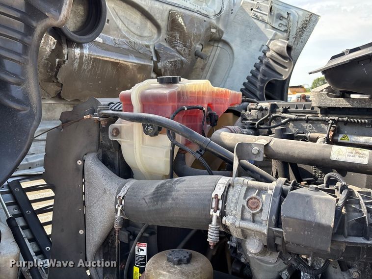 image for item DZ4620 2015 Freightliner Cascadia semi truck