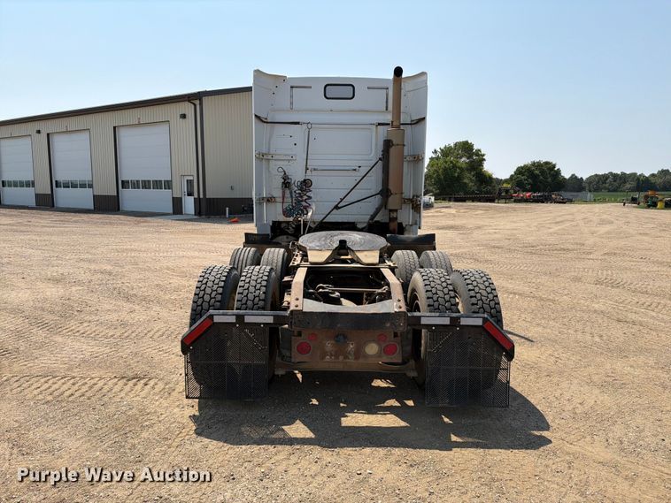 image for item EA0418 1999 Volvo VN semi truck
