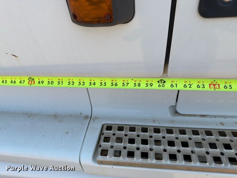 image for item EA0418 1999 Volvo VN semi truck