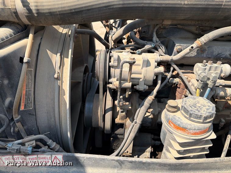 image for item EA0418 1999 Volvo VN semi truck