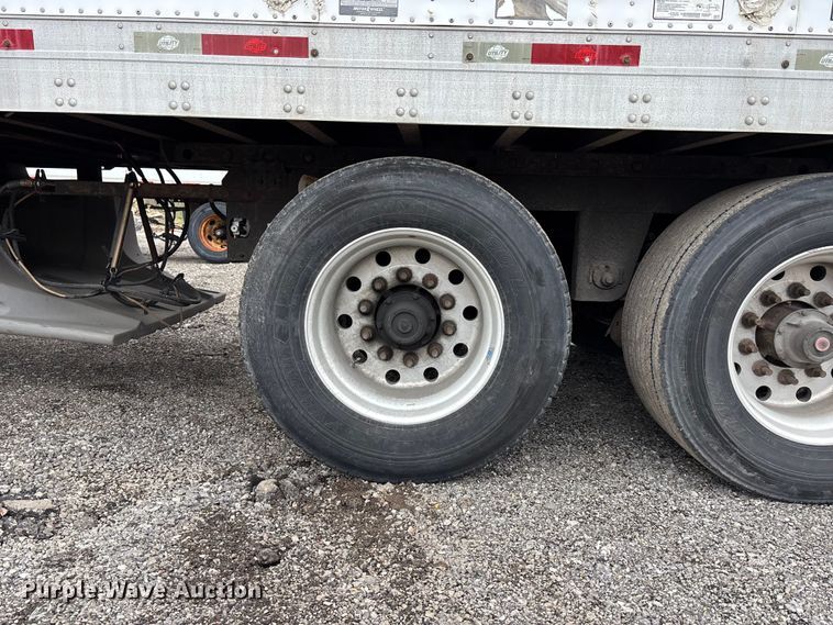 image for item EA4713 2007 Utility 4000D-X dry van trailer