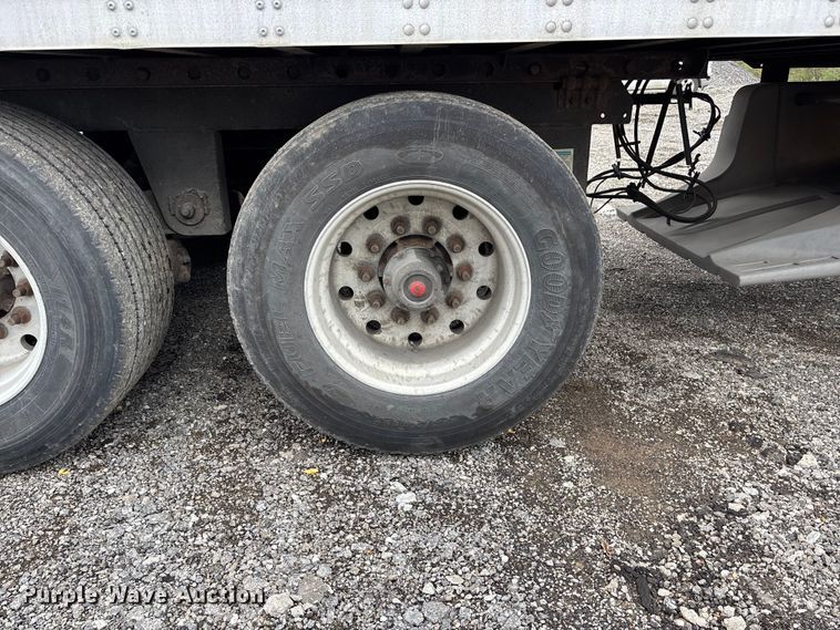 image for item EA4713 2007 Utility 4000D-X dry van trailer
