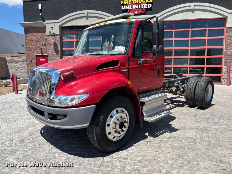 2009 International DuraStar 4300 truck cab and chassis