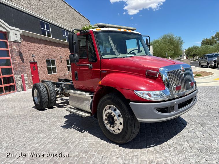 image for item EE6471 2009 International DuraStar 4300 truck cab and chassis