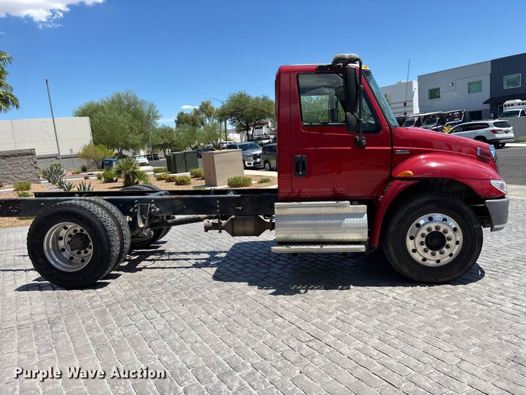 image for item EE6471 2009 International DuraStar 4300 truck cab and chassis