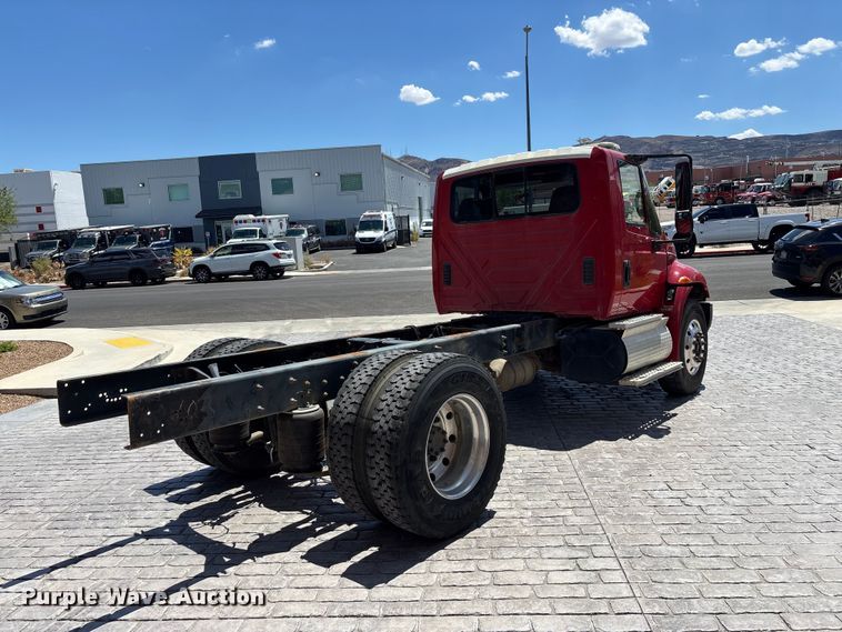 image for item EE6471 2009 International DuraStar 4300 truck cab and chassis