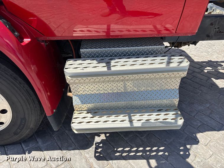 image for item EE6471 2009 International DuraStar 4300 truck cab and chassis