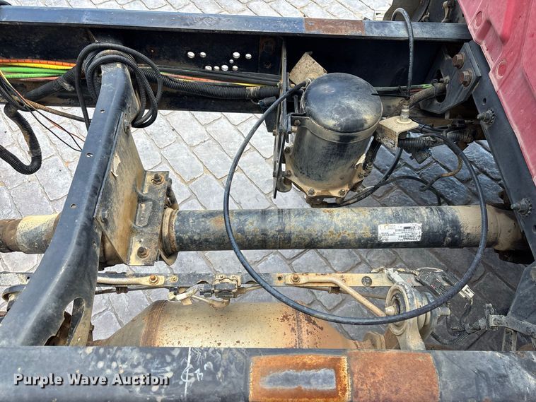 image for item EE6471 2009 International DuraStar 4300 truck cab and chassis