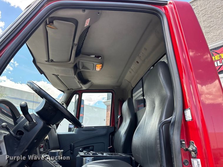 image for item EE6471 2009 International DuraStar 4300 truck cab and chassis