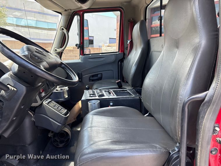 image for item EE6471 2009 International DuraStar 4300 truck cab and chassis