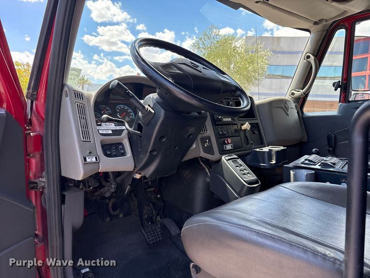 image for item EE6471 2009 International DuraStar 4300 truck cab and chassis