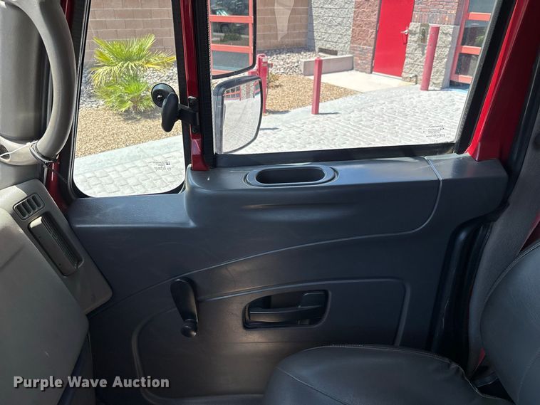 image for item EE6471 2009 International DuraStar 4300 truck cab and chassis