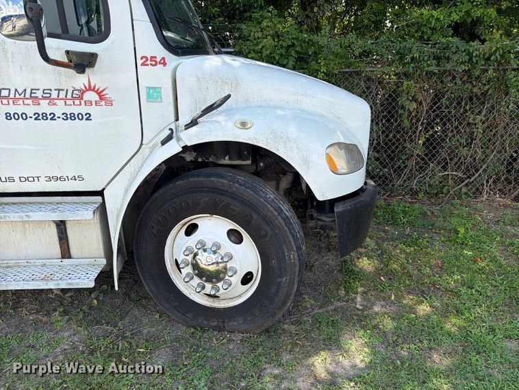 image for item EF1346 2011 Freightliner M2 box truck