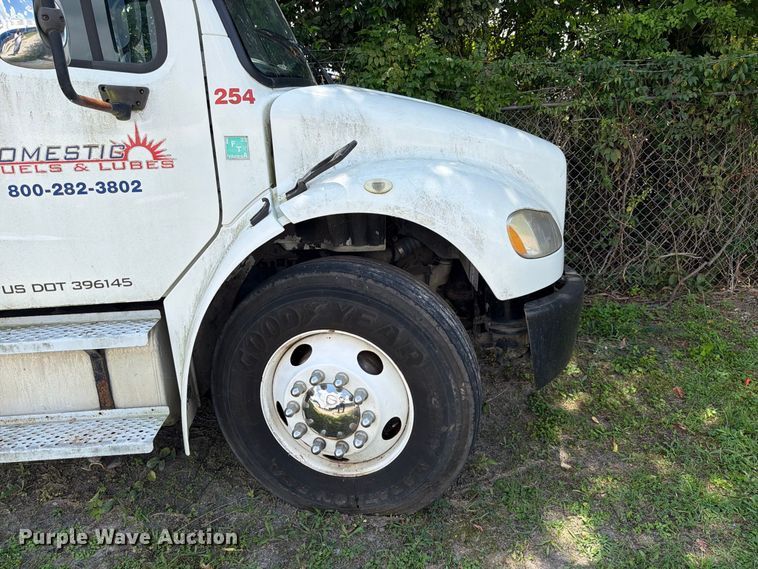 image for item EF1346 2011 Freightliner M2 box truck
