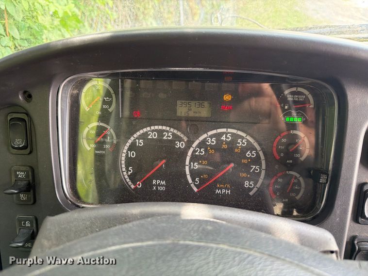 image for item EF1346 2011 Freightliner M2 box truck