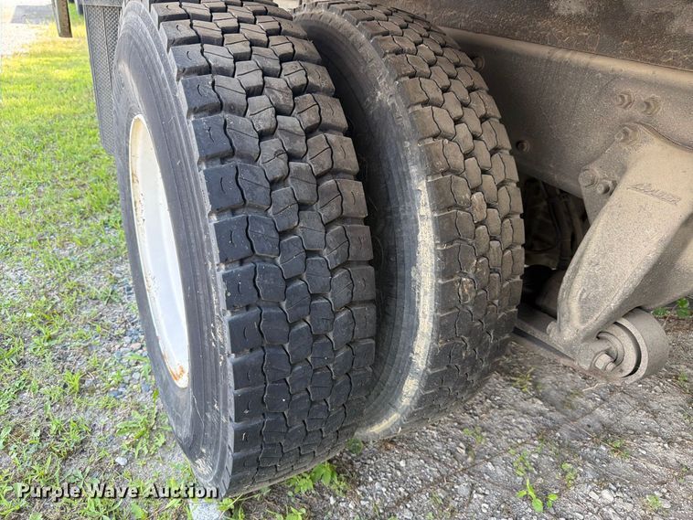 image for item EF1346 2011 Freightliner M2 box truck