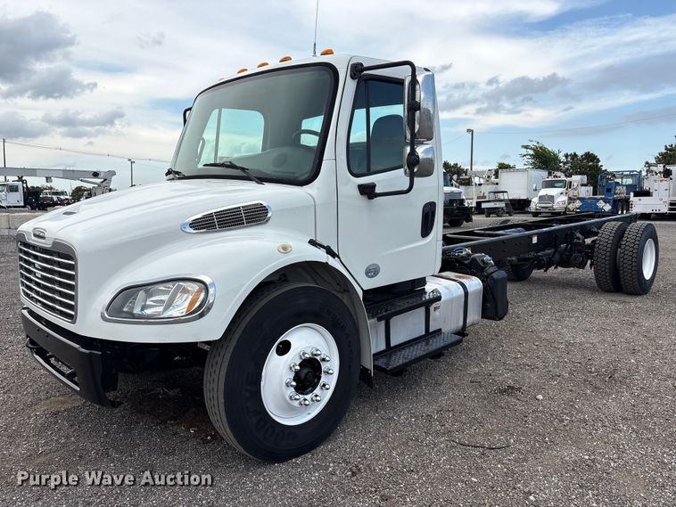 2014 Freightliner Business Class M2 truck cab and chassis