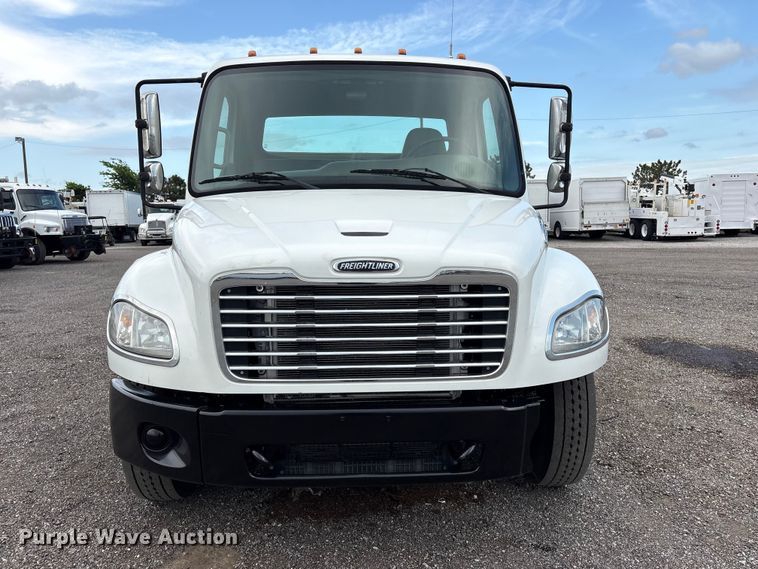 image for item EG9194 2014 Freightliner Business Class M2 truck cab and chassis