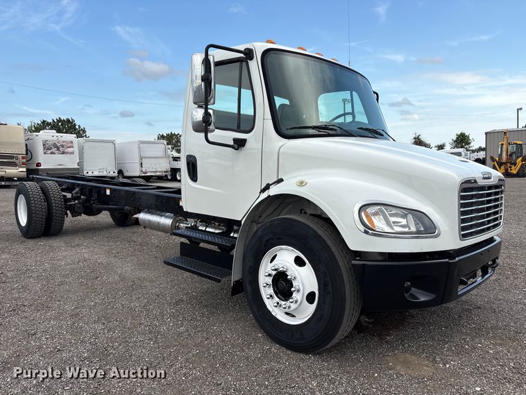 image for item EG9194 2014 Freightliner Business Class M2 truck cab and chassis