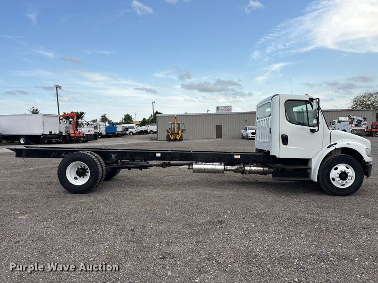 image for item EG9194 2014 Freightliner Business Class M2 truck cab and chassis