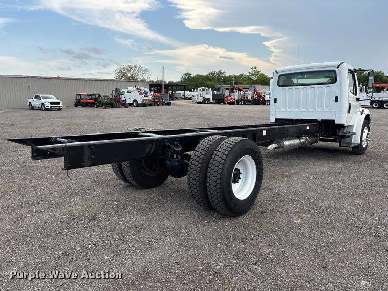 image for item EG9194 2014 Freightliner Business Class M2 truck cab and chassis