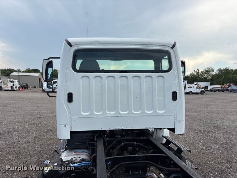 image for item EG9194 2014 Freightliner Business Class M2 truck cab and chassis