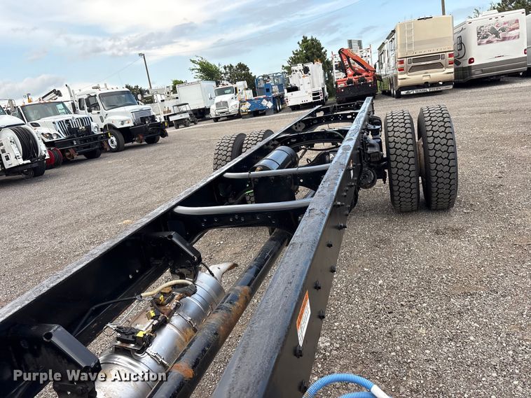 image for item EG9194 2014 Freightliner Business Class M2 truck cab and chassis