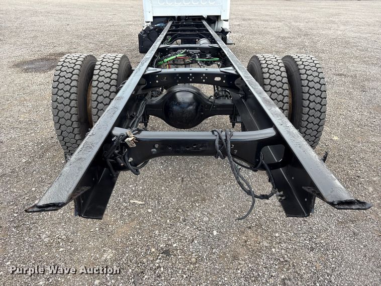 image for item EG9194 2014 Freightliner Business Class M2 truck cab and chassis