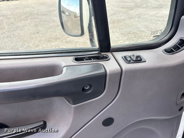 image for item EG9194 2014 Freightliner Business Class M2 truck cab and chassis