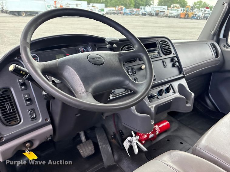 image for item EG9194 2014 Freightliner Business Class M2 truck cab and chassis