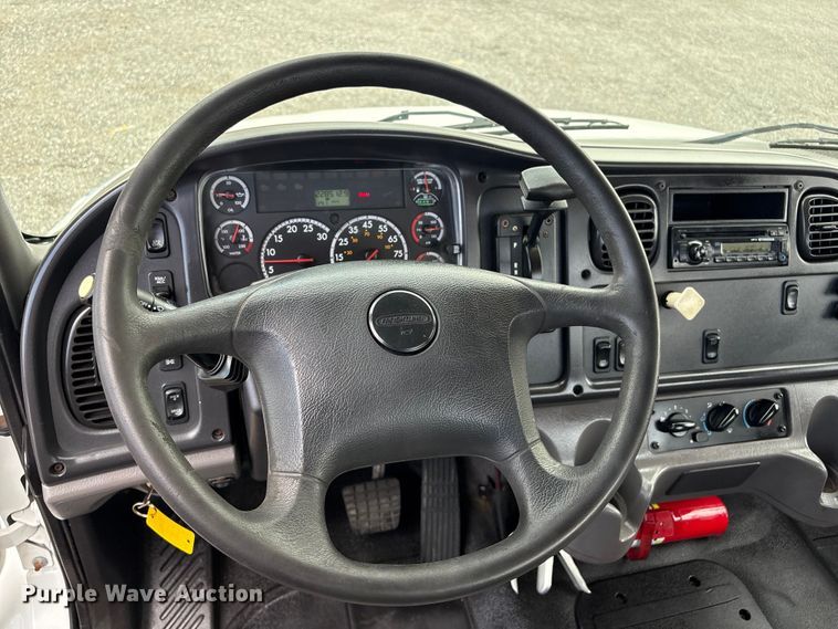 image for item EG9194 2014 Freightliner Business Class M2 truck cab and chassis