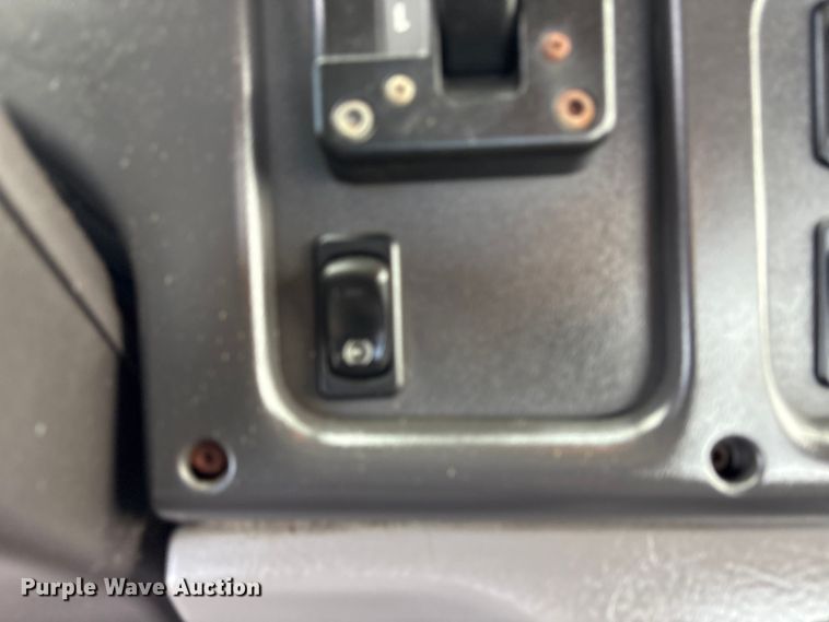 image for item EG9194 2014 Freightliner Business Class M2 truck cab and chassis