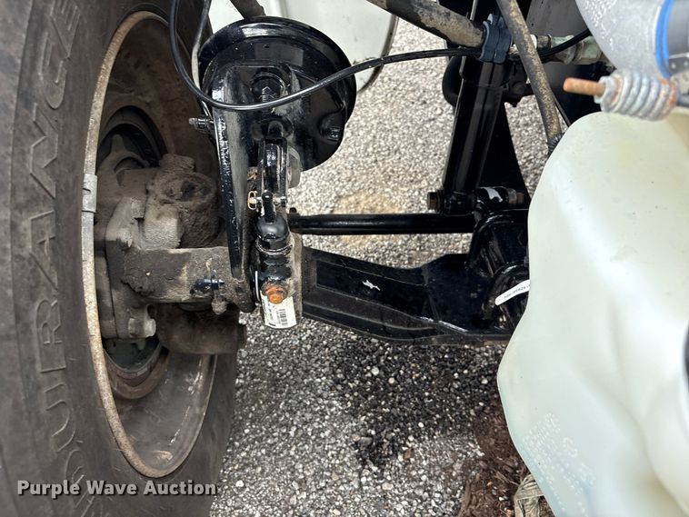image for item EG9194 2014 Freightliner Business Class M2 truck cab and chassis