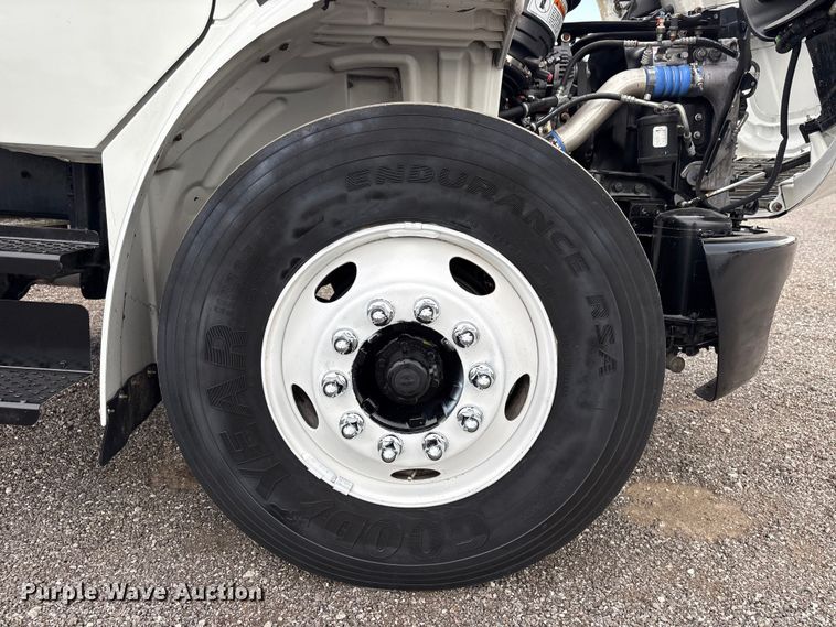 image for item EG9194 2014 Freightliner Business Class M2 truck cab and chassis