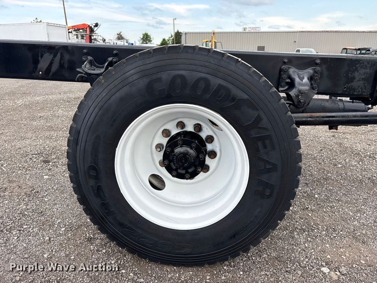 image for item EG9194 2014 Freightliner Business Class M2 truck cab and chassis