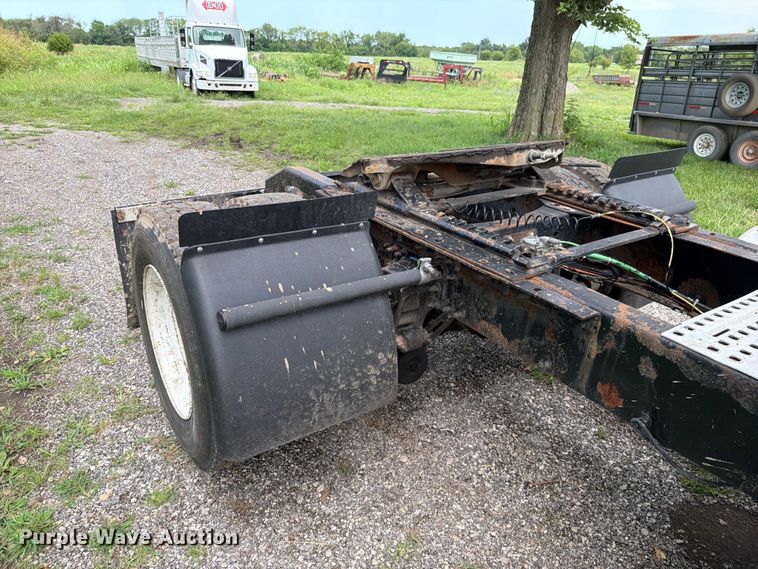 image for item EO8684 2004 Volvo Truck VNM semi truck