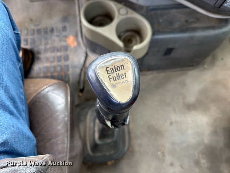 image for item EO8684 2004 Volvo Truck VNM semi truck