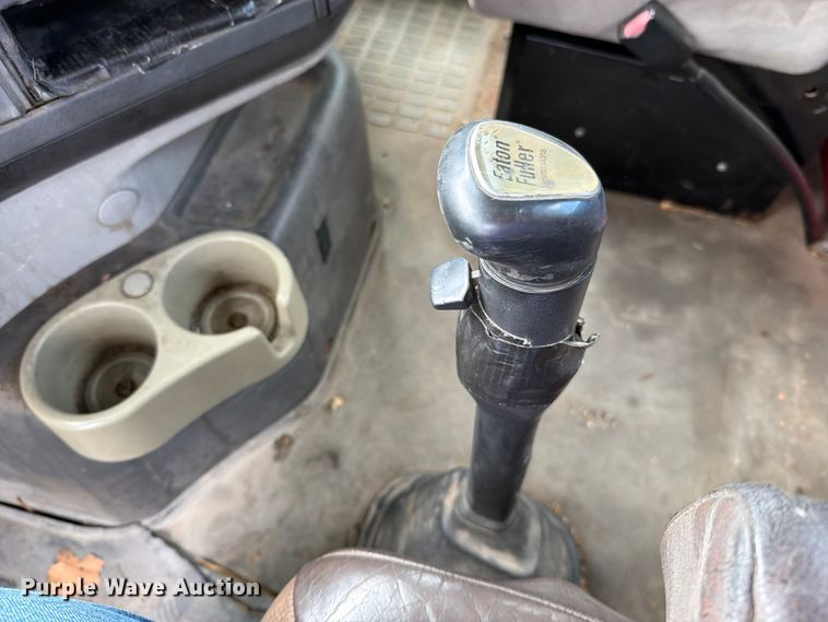 image for item EO8684 2004 Volvo Truck VNM semi truck