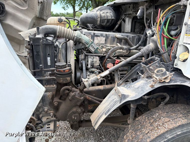 image for item EO8684 2004 Volvo Truck VNM semi truck