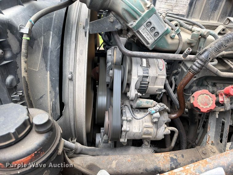 image for item EO8684 2004 Volvo Truck VNM semi truck