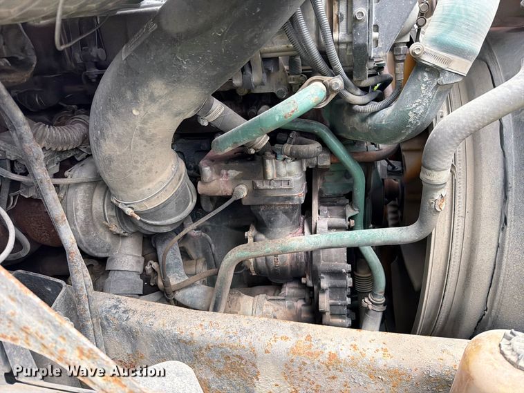 image for item EO8684 2004 Volvo Truck VNM semi truck