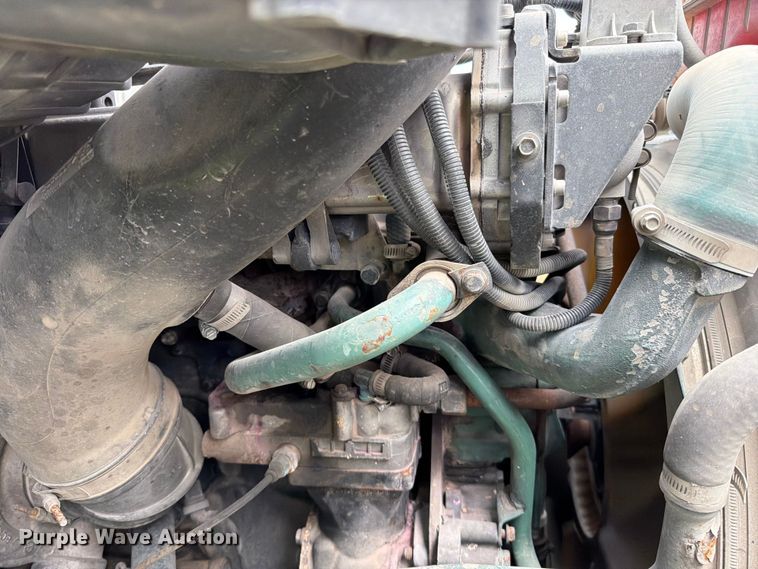 image for item EO8684 2004 Volvo Truck VNM semi truck